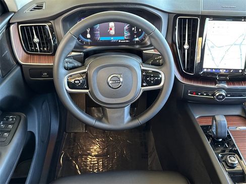 Certified 2023 Volvo XC60 B5 Plus image 13