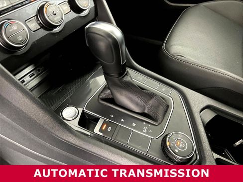 Used 2020 Volkswagen Tiguan SEL AWD/4WD image 16