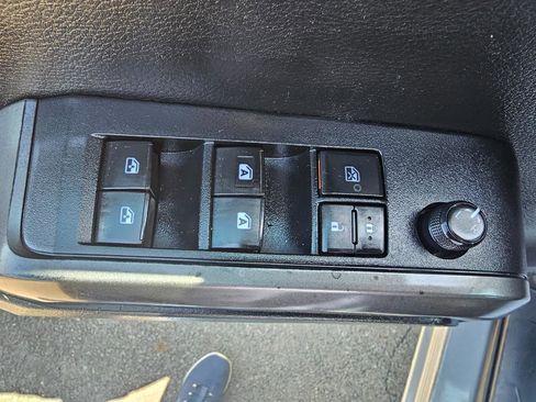 Used 2019 Toyota Tacoma TRD Off-Road AWD/4WD image 32