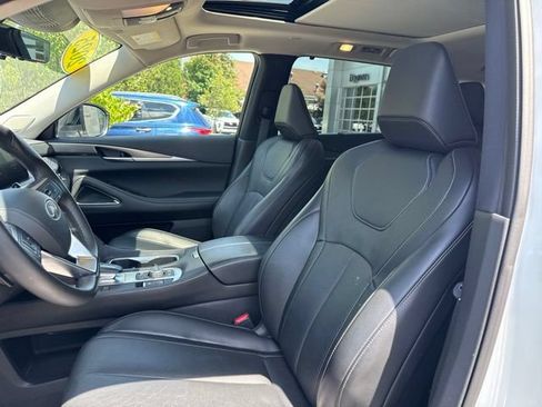Certified 2025 INFINITI QX60 Luxe w/ Vision Package AWD/4WD image 9