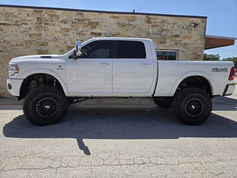 Used 2019 RAM 2500 Laramie AWD/4WD image 1