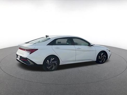 Used 2025 Hyundai Elantra Limited image 15