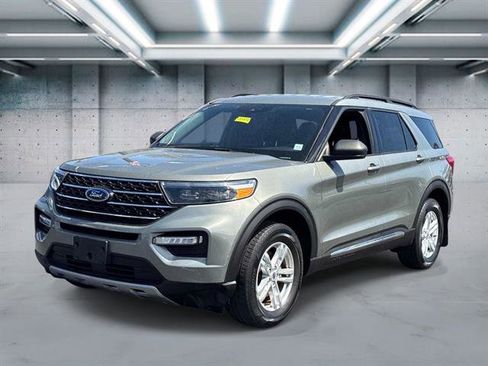 Used 2020 Ford Explorer XLT w/ Equipment Group 202A AWD/4WD image 22