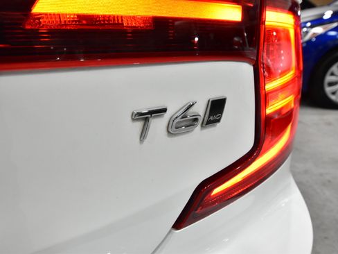 Used 2017 Volvo S90 T6 Momentum w/ Vision Package image 10