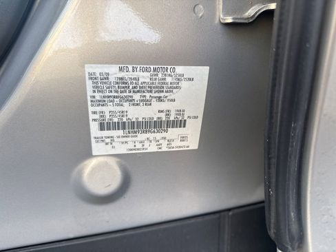 Used 2009 Lincoln MKS FWD image 7
