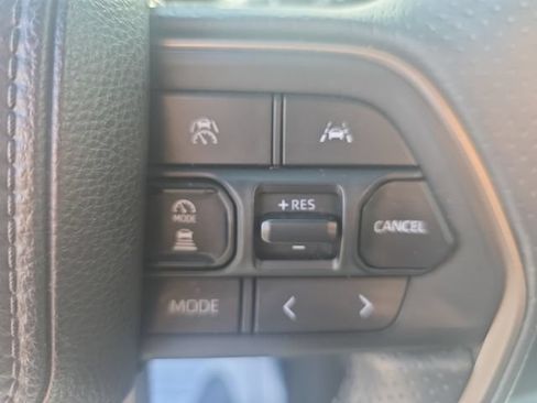 Used 2025 Toyota 4Runner SR5 AWD/4WD image 17