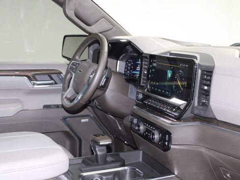 Used 2025 Chevrolet Silverado 1500 LT Trail Boss w/ LT Trail Boss Premium Package AWD/4WD image 33