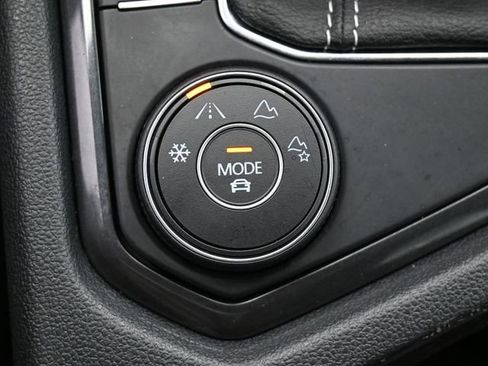 Used 2022 Volkswagen Tiguan SE R-Line image 27