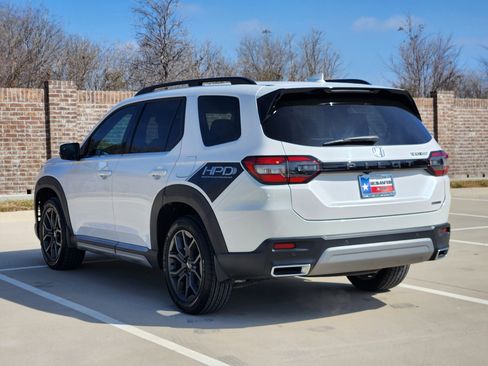 Certified 2024 Honda Pilot Touring image 8