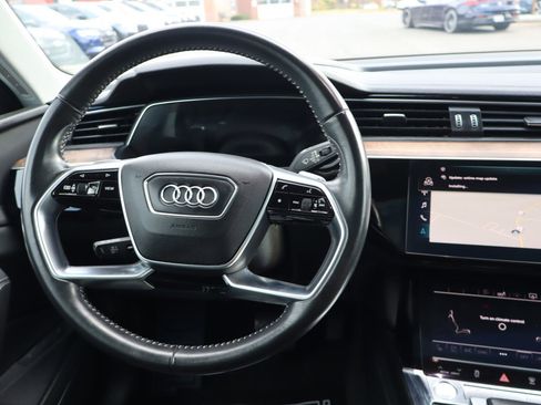 Used 2020 Audi e-tron Premium Plus image 10