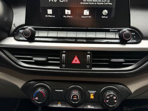 Used 2020 Kia Forte LXS FWD image 27