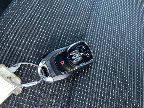 Used 2025 Buick Envista Preferred image 24