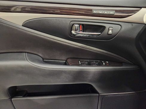 Used 2016 Lexus LS 460 w/ Comfort Package RWD image 24