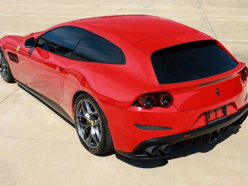 Used 2019 Ferrari GTC4Lusso T image 7