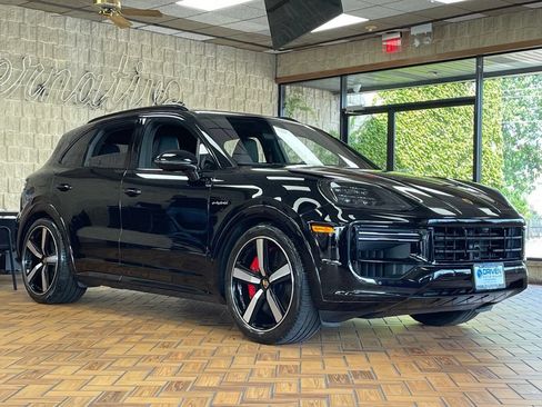 Used 2024 Porsche Cayenne Turbo AWD/4WD image 8