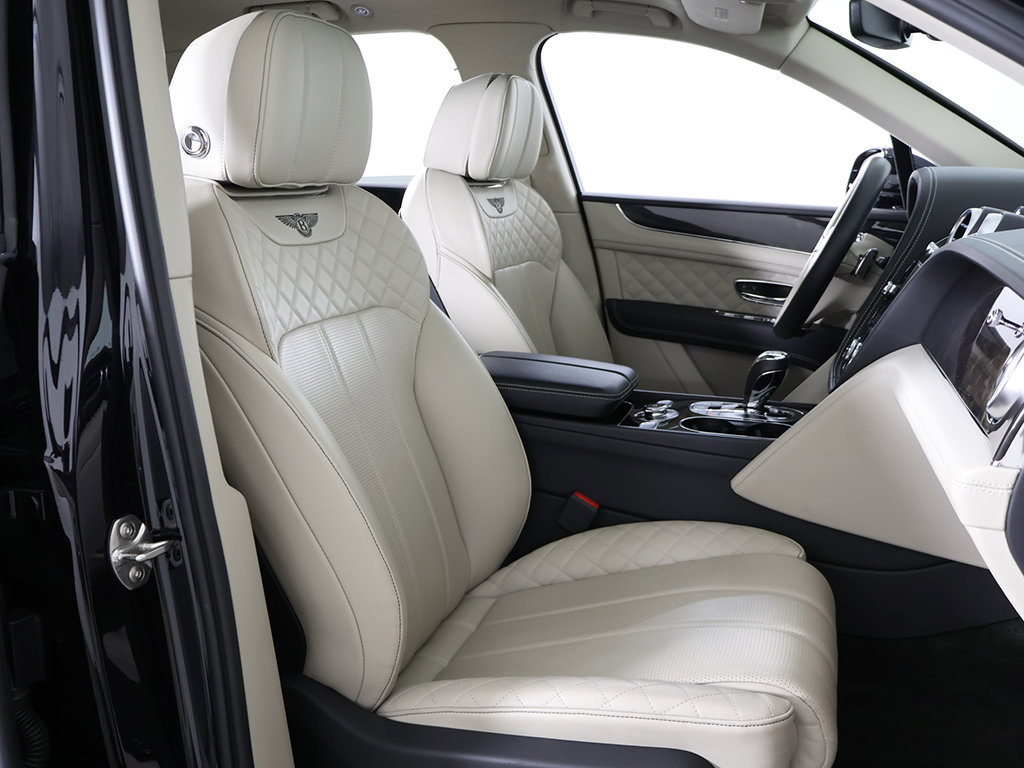 Used 2020 Bentley Bentayga Plug-In Hybrid AWD/4WD image 37