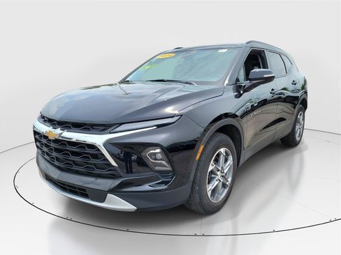 Used 2024 Chevrolet Blazer LT FWD image 2