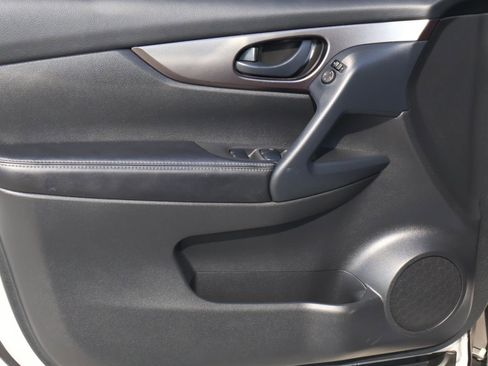 Used 2021 Nissan Rogue Sport S image 14