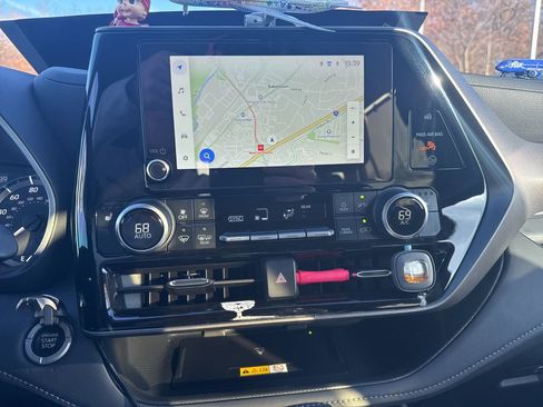 Certified 2024 Toyota Highlander XLE image 10