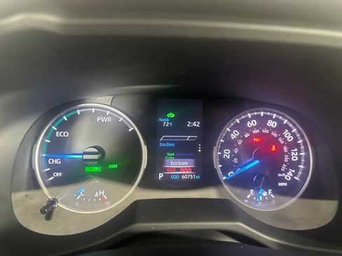 Used 2021 Toyota RAV4 XLE Premium AWD/4WD image 25