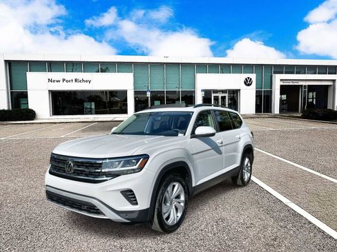 Certified 2023 Volkswagen Atlas SE w/ Panoramic Sunroof Package FWD image 2