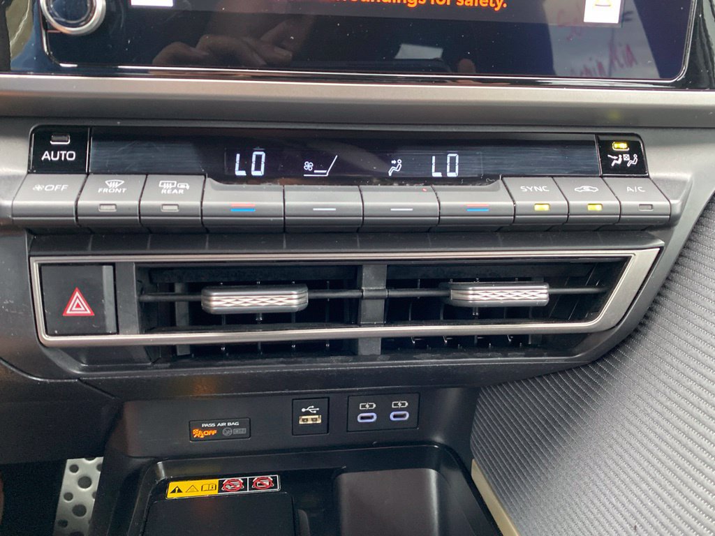 Used 2025 Toyota Camry SE FWD image 17