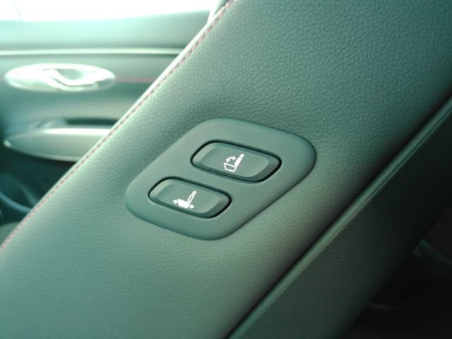 Used 2024 Genesis GV70 3.5T Sport AWD/4WD image 32