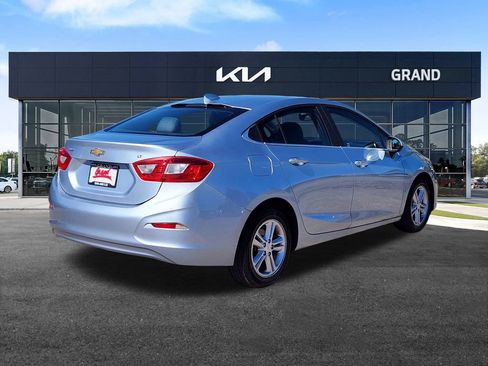 Used 2017 Chevrolet Cruze LT image 5