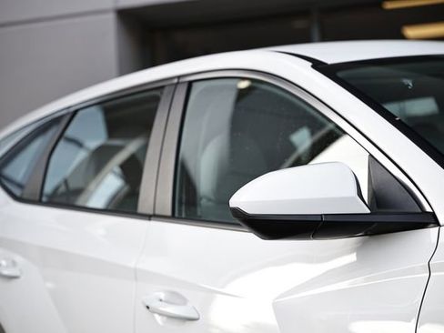 Certified 2025 Hyundai Tucson SE FWD image 3