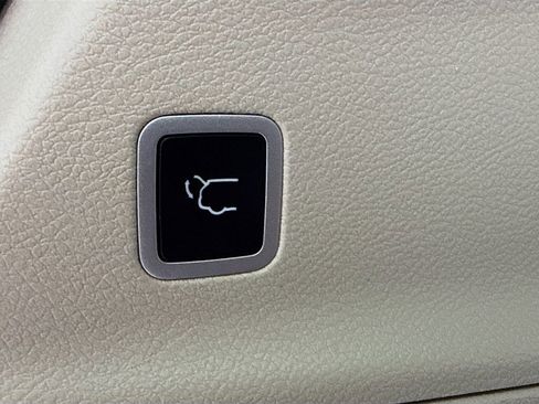 Used 2024 Chrysler Pacifica Limited image 40