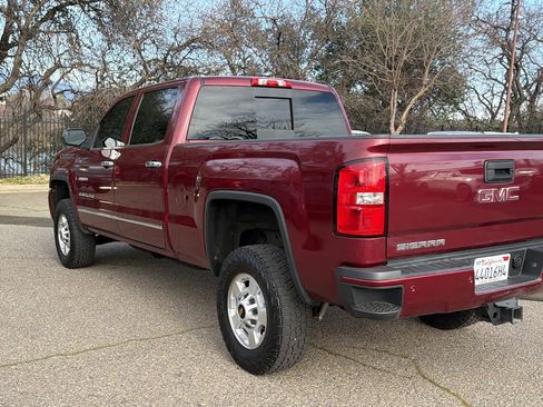 Used 2015 GMC Sierra 2500 Denali w/ Driver Alert Package image 7