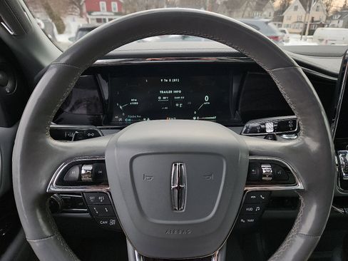 Used 2019 Lincoln Navigator Reserve image 19