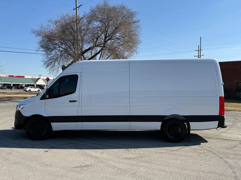 Used 2021 Mercedes-Benz Sprinter 2500 w/ Premium Package image 6