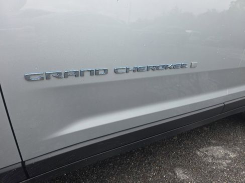 Used 2023 Jeep Grand Cherokee 4WD 4xe w/ Luxury Tech Group II image 12