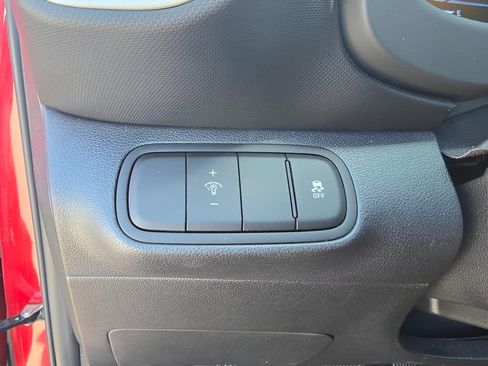 Used 2023 Hyundai Venue Limited FWD image 23