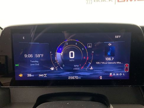 Used 2024 Chevrolet Traverse LT AWD/4WD image 15