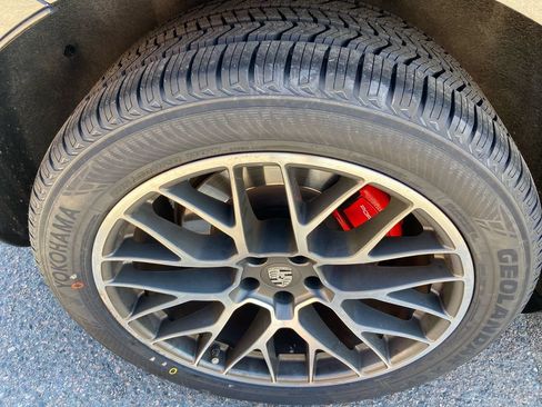 Used 2015 Porsche Macan Turbo AWD/4WD image 13