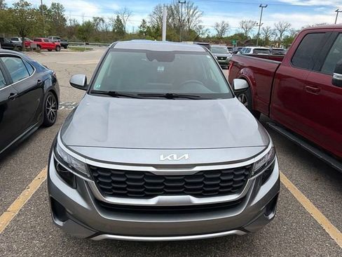 Used 2023 Kia Seltos LX AWD/4WD image 2