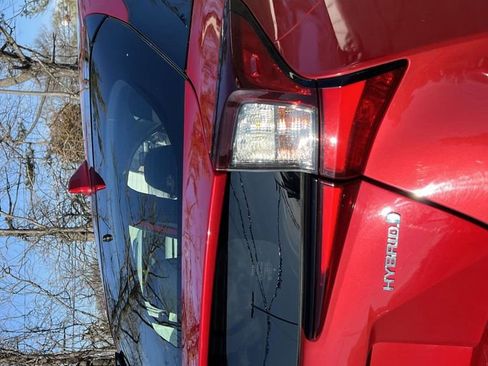 Used 2019 Toyota Prius LE image 8