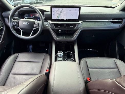Certified 2025 Ford Explorer Platinum w/ LUX Leather Package image 32