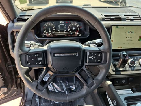 Used 2022 Land Rover Defender 110 V8 AWD/4WD image 16