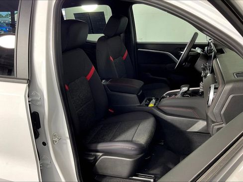 Used 2025 Chevrolet Colorado Z71 image 10