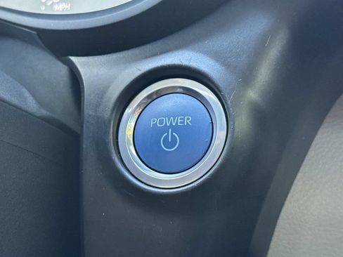 Certified 2024 Toyota Sienna XLE FWD image 22