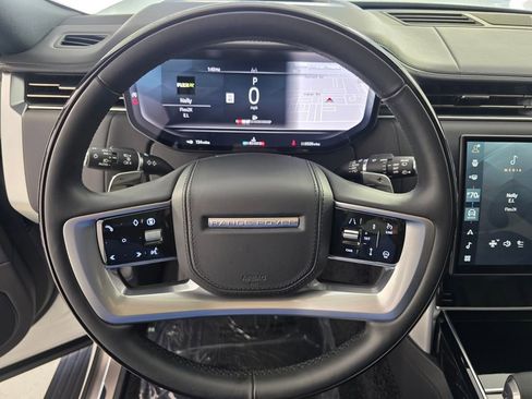 Used 2025 Land Rover Range Rover SE AWD/4WD image 19