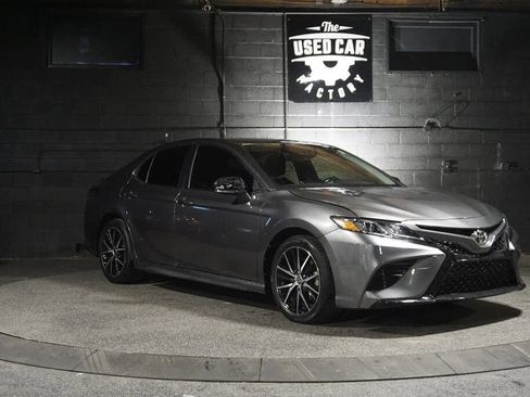 Used 2022 Toyota Camry SE FWD image 9