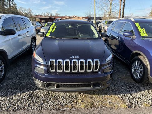 Used 2016 Jeep Cherokee Sport image 6
