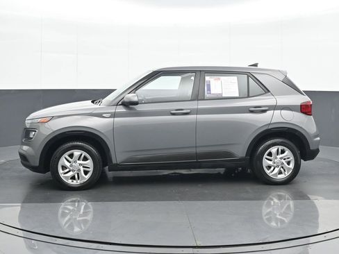 Used 2022 Hyundai Venue SE w/ Cargo Package image 3