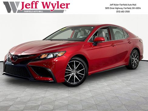 Used 2021 Toyota Camry SE w/ Cold Weather Package FWD image 1