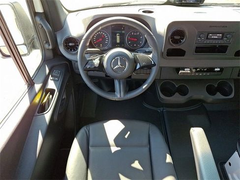 Used 2025 Mercedes-Benz Sprinter 2500 image 11
