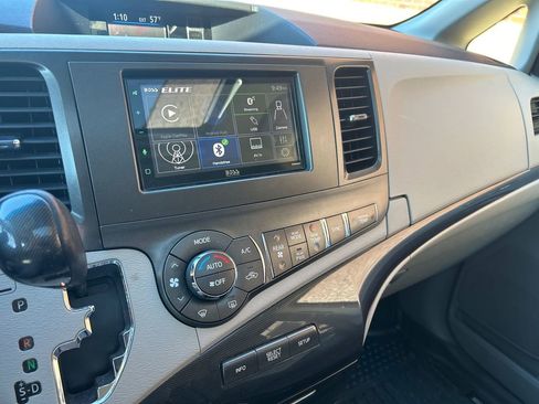 Used 2014 Toyota Sienna SE image 15